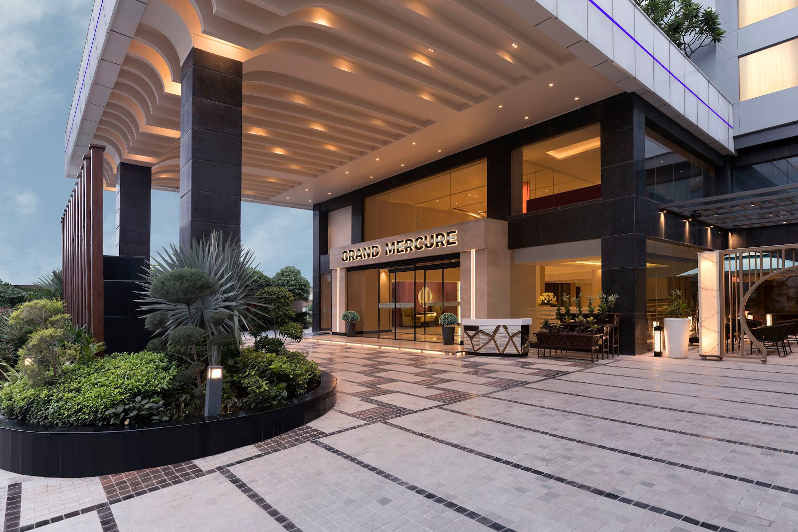 Hotel Crystal Sarovar Premier